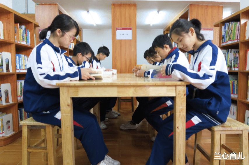 兰心育儿|农村母亲带儿子进城读书,却让女儿在家自生自灭,网友:自私