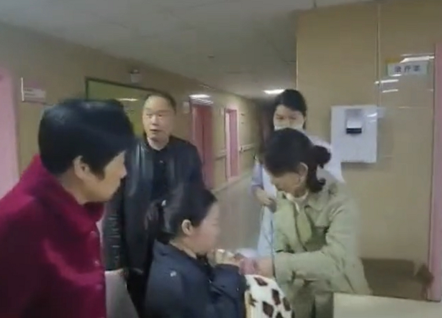 社會偵探員 女子戴假發口罩溜進產房，抱走龍鳳胎中的女嬰，警方僅用5小時就破案