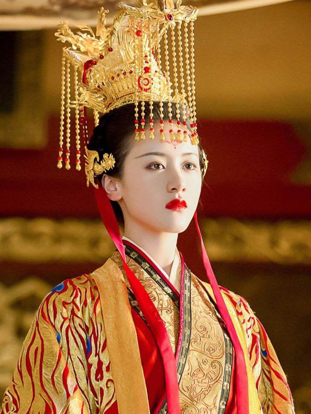 穿衣搭配 长着一张“千金脸”的她，还真演不了“丫鬟”！看着就很贵气