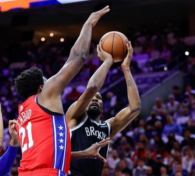 嘟小薯 3巨头72分，篮网超级逆转76人！KD哈登49+22，神塔归位！米神暴走