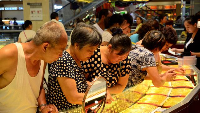 中国大妈 黄金又“卖爆”了?中国大妈拿出上百万投资,这次直接买到断货?