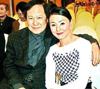 桃小菁说说|李赛凤的毁灭史：从“最美警花”到全港笑料，她经历了什么？