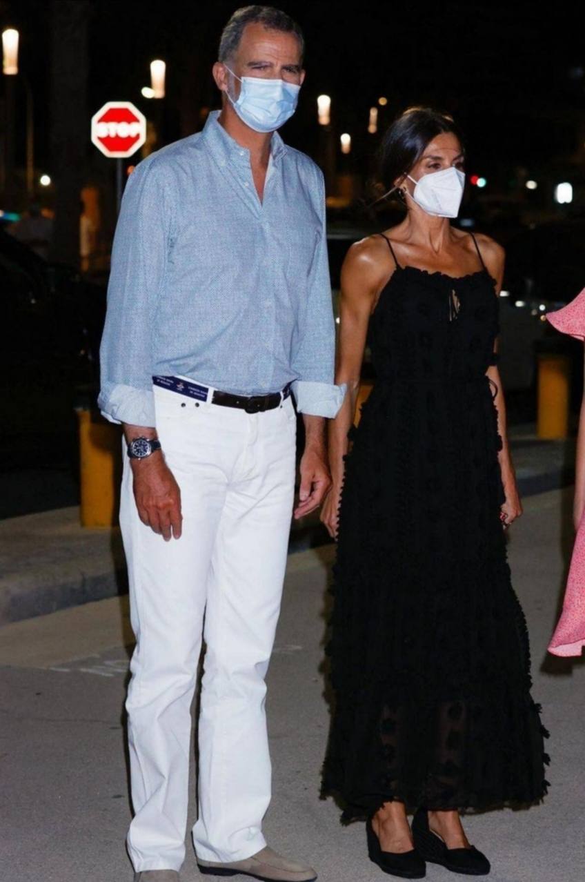 闲鱼有话说|西班牙王后从不让人失望,一家四口出游,3套换装美得高级又上照