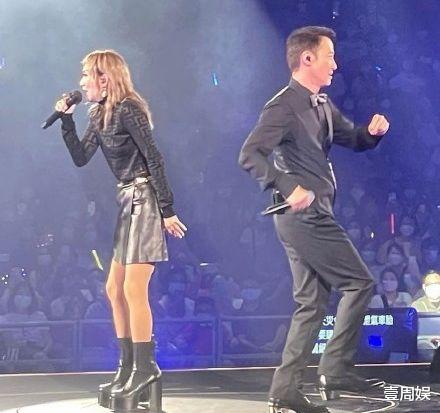 演唱会|55岁黎明连开九场演唱会，郑秀文上台助阵，跟天王一起跳舞！
