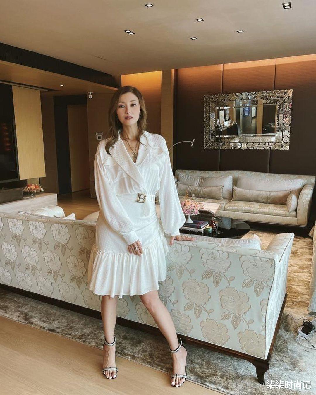 李嘉欣|李嘉欣晒全家福庆生，10岁儿子龅牙明显颜值拉跨，老公发际线抢镜