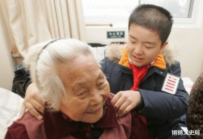 哈佛大学|回看“五道杠少年”和“不屑弟”，一个民办、一个哈佛，谁是赢家？