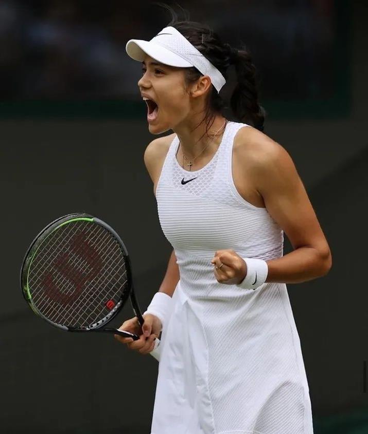 易经与姓名学|首战大满贯的天才英国少女，夺冠感言说的是东北话