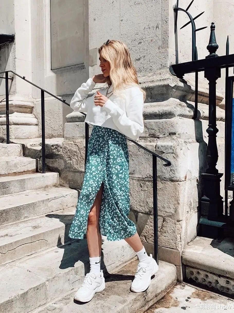 卡莉时尚show|卫衣才是早秋的正确打开方式，时髦气质又有女人味，快点get起来