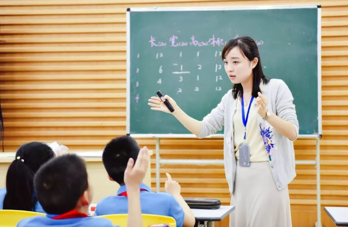 教师|教师行业全面改革，中小学招聘门槛逐渐提升，尤其一二线城市