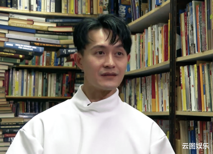 童星|知名童星黄宝龙近照帅气十足，息影后曾卖衣服，现继承爷爷的书店