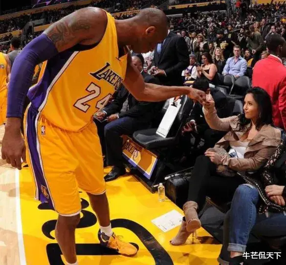 科比·布莱恩特|520刚过，科比妻子一张亲吻照引争议：果然，她装不下去了！