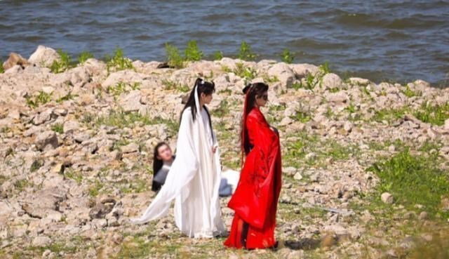 蔡少芬|练练仪态吧，含胸驼背的古偶演员们，替身都比你们站得直