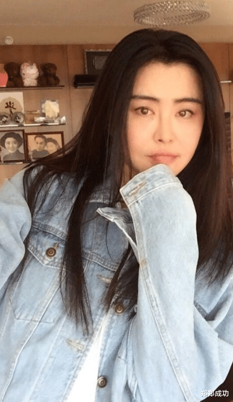 王祖贤|王祖贤晒出自己的豪宅，独自一人定居加拿大，居住环境像世外桃源