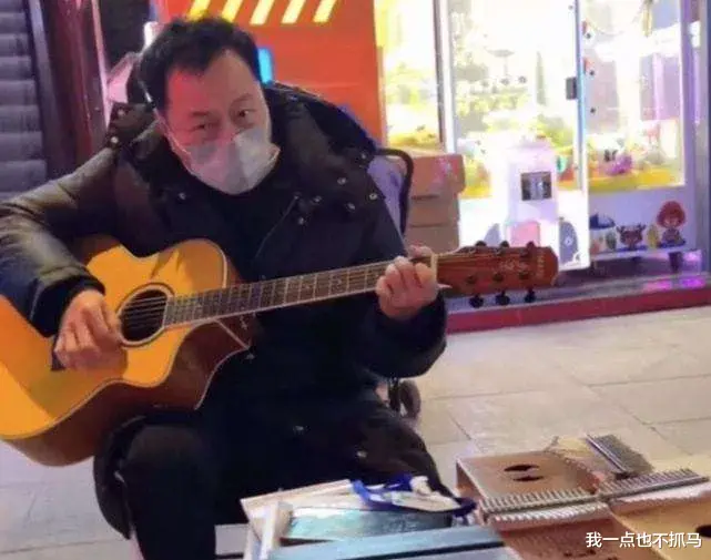 章子怡|他是一代视帝，曾与周星驰搭档、梁朝伟同台，如今却“沦落到摆地摊为生”？