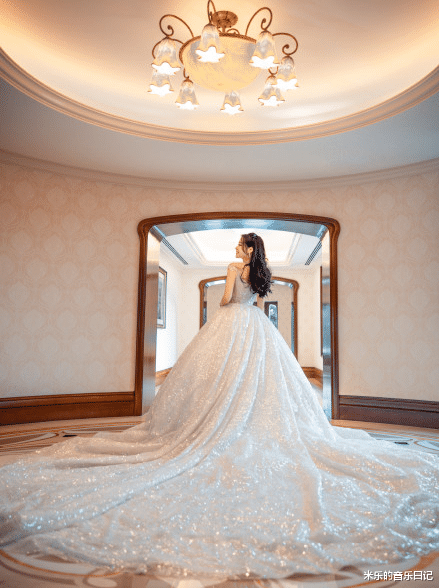 张靓颖|张靓颖用歌剧式唱腔演绎新歌，耳朵第10086次为张靓颖的嗓音怀孕