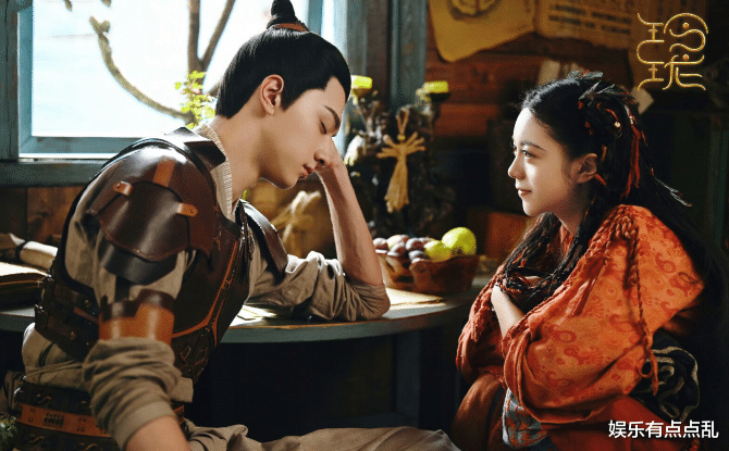 玲珑|张子枫看《玲珑》, 发微信向赵今麦问大结局, 赵今麦的回复超好笑