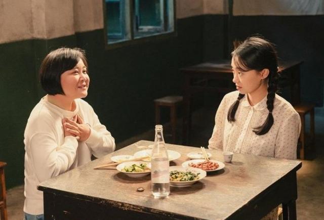 贾玲|差7亿票房超《战狼2》，《李焕英》将成影史第一，为何贾玲笑不出