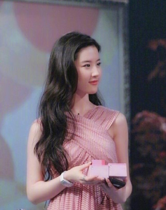 刘亦菲|看了刘亦菲这些生图，才知道她的颜值有多逆天