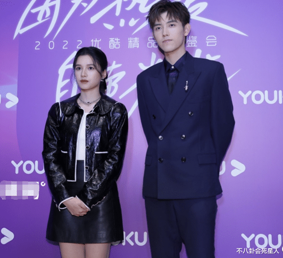 迪丽热巴|女星生图较量：杨紫黑长直显浮肿，热巴红色蕾丝裙，热依扎白西装