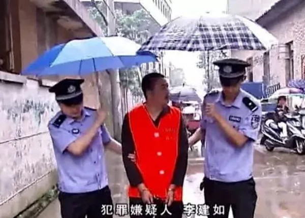 女子爱上有妇之夫,一段孽缘从此铸就,最终被乱刀砍死