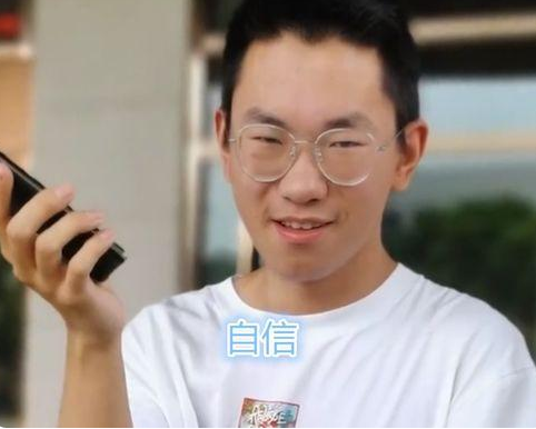 哑铃妈妈|谁说爱玩游戏的孩子成绩不好？这个学霸考了712分，并非运气好