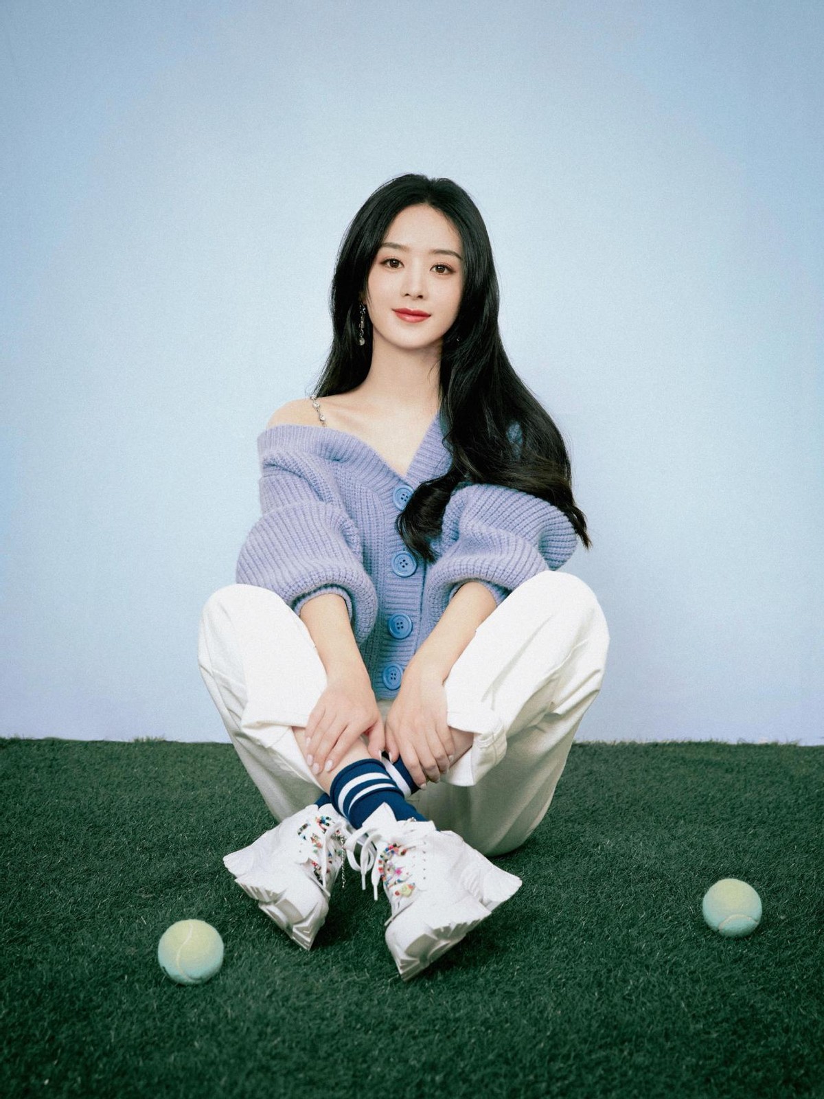 八只爪的猫|赵丽颖现身机场又瘦了，穿针织开衫袖子长了一大截，露脑门真可爱