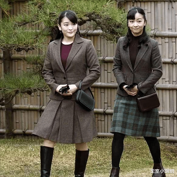 美智子|佳子26年的成长历程,幼时美智子为其穿鞋,成年后成皇室颜值担当