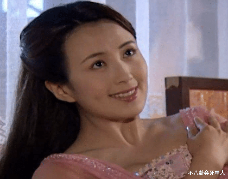 林心如|中年酒窝美人：殷桃媚态、张庭灵动、林心如甜美，小花们比不了！