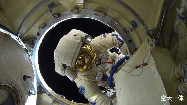 太空 太空娇娃，俄罗斯女航天员好漂亮，为拍电影真的要去国际空间站？