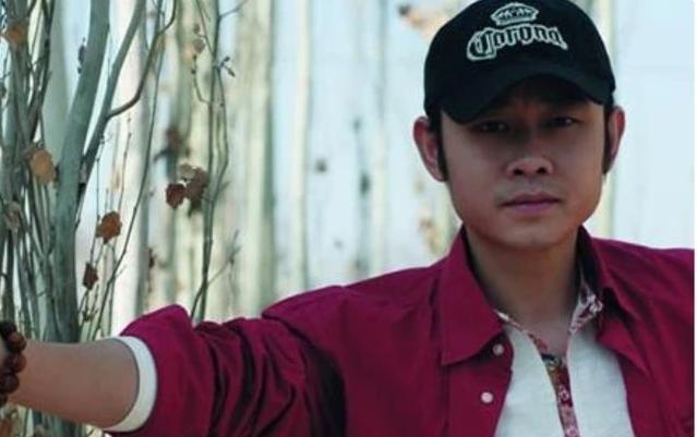 周旭阳嘉应 有种“整容”叫刀郎的帽子, 脱下帽子差别太大, 网友：这是同一个人