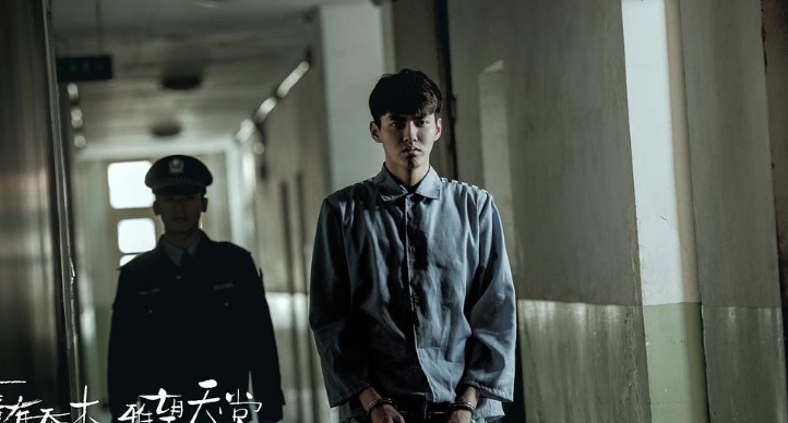 吴亦凡|吴亦凡被抓现场疑似曝光？遛弯大哥还原现场真相，网友：当场吃瓜