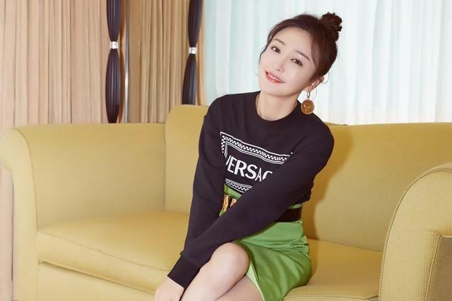 秦岚|演完《突围》，秦岚成了一只“母老虎”，往日的白月光滤镜碎了一地