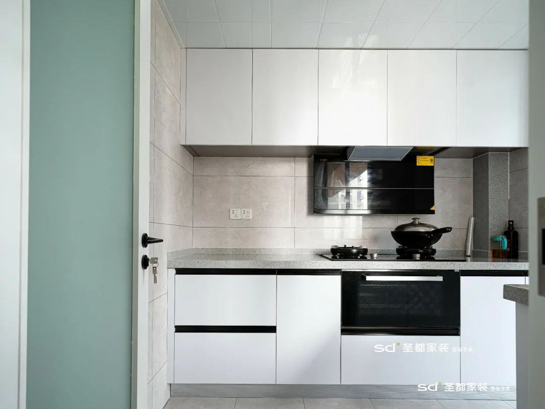 小户型厨房太小?圣都家装教你3招搞定厨房收纳,空间翻一倍!