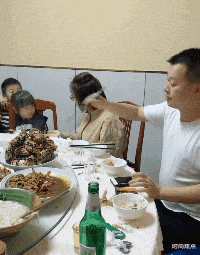 时尚炫点 女朋友一直给我喝这个,瓶身上啥标识也没有,这是什么东西啊各位?