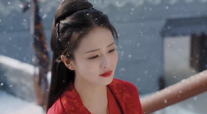 花匠小美|任嘉伦晒周生辰古装，不料大家关注时宜婚服，红衣造型好吸睛