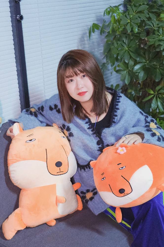 李佳|《青春环游记》制片人李佳临晒收工图 粉丝惊奇发现图中细节