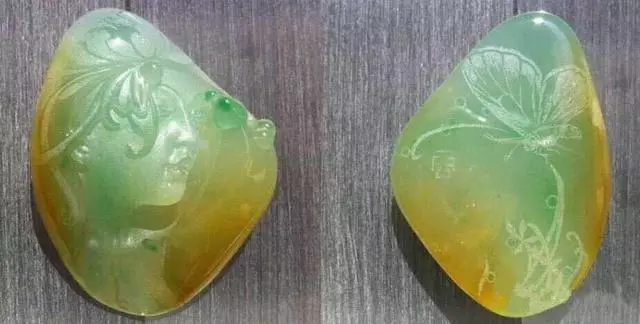 翡翠|低价入手的原石竟切出三彩翡翠，雕琢后惊艳四座！