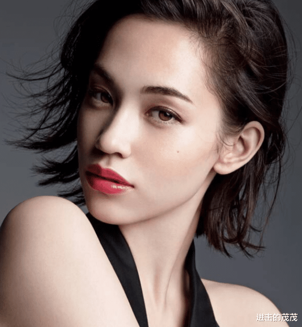 健身|30岁日本女神穿“铁内裤”拍写真，紧致身材完美呈现，坦言健身成就了她