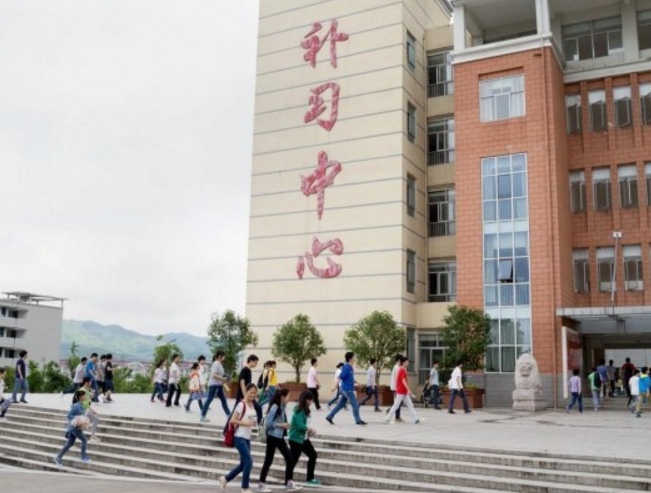 大树说教育|毛坦厂中学被质疑走下坡路？仅一人考上清华，985名校人数在下降