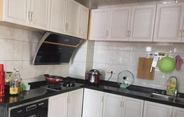 |表哥买楼房，装完特别长脸，卫生间有些垮