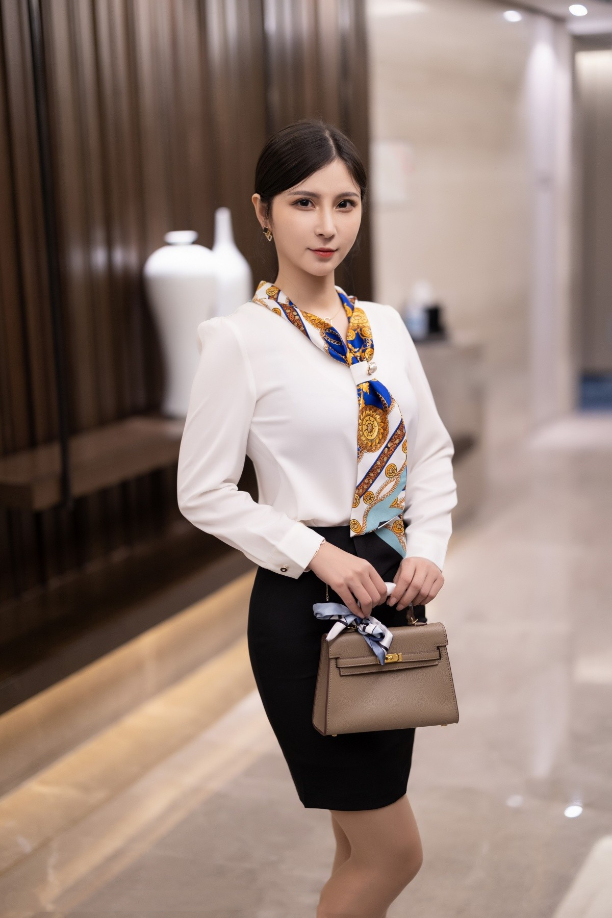 |职场穿搭，如何用丝巾为搭配加分