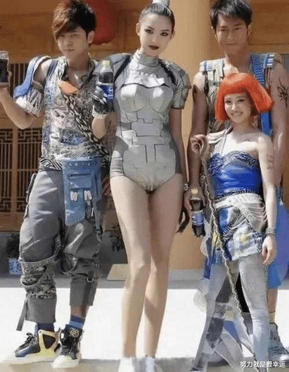 Angelababy|明星同框暴露缺点，章子怡又黑又滑肩，刘亦菲驼背，杨颖气质差