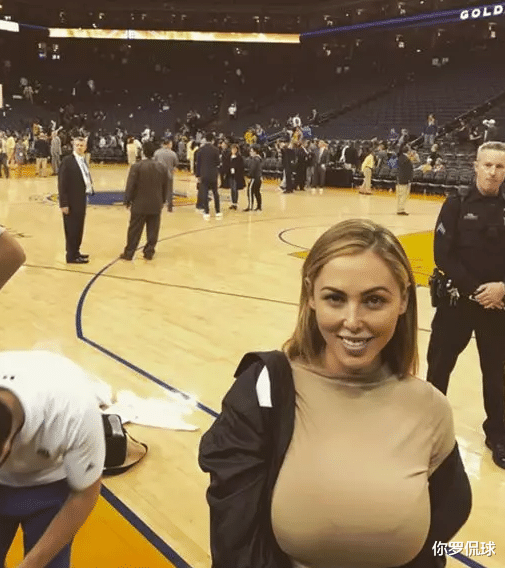 |休赛期汤普森在干嘛？带妹、晒狗、钓鱼，就是不训练，库里着急不