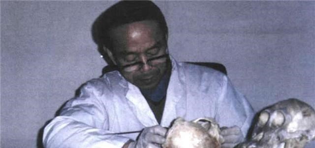 24年前，中科院对一具特殊的遗骸进行尸检，得出结论：他不是野人