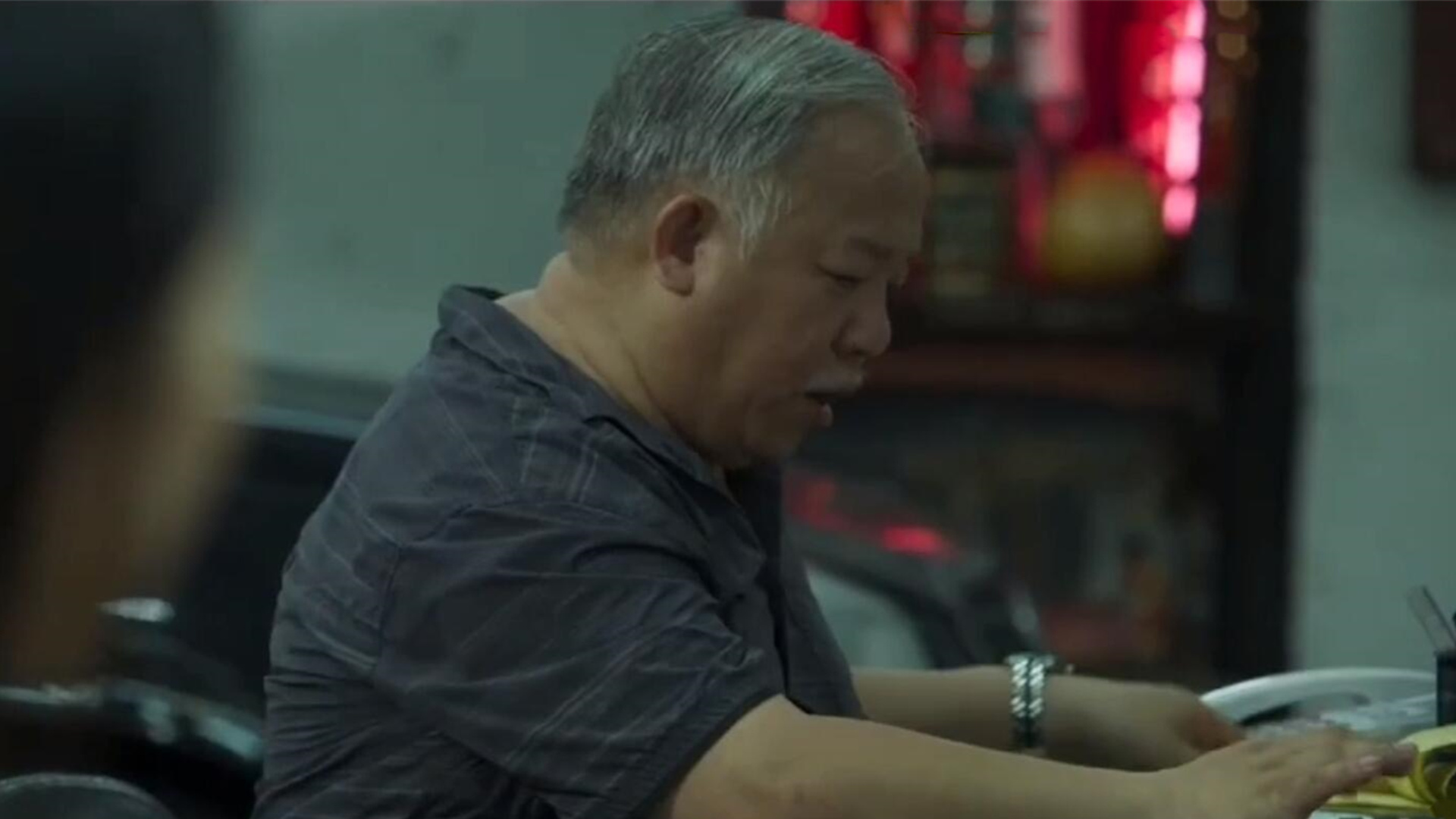 阿华|《怒火重案》的删减片段，自从丢了警察工作后，阿华只能当洗车工