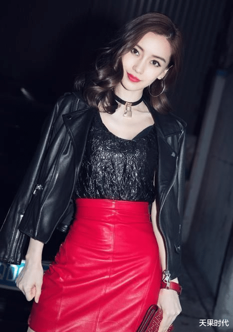 皮衣|许晴“韩系”风格够时髦，短发+皮衣拉风又飒爽，52岁活出新自我