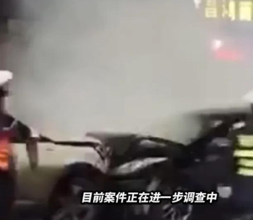 新视角看民生 疑似酒后驾车！山西介休一司机连续冲撞他人车辆，被民警当场抓获