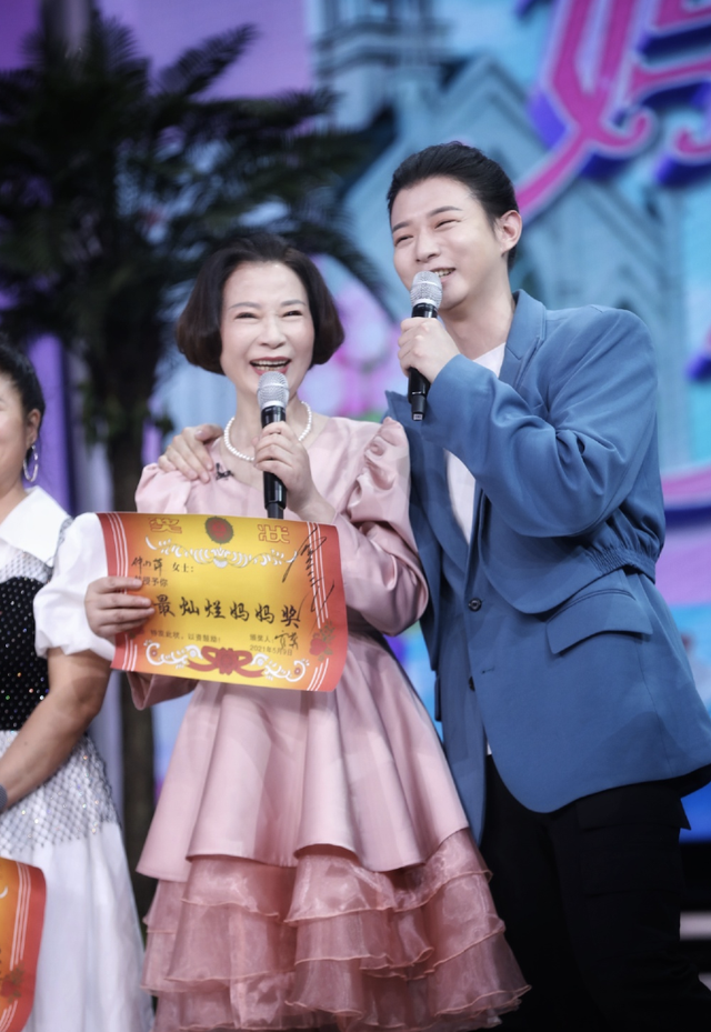 霍尊|爸爸发文力挺霍尊，遭网友群嘲，儿子几乎复刻火风当年经历