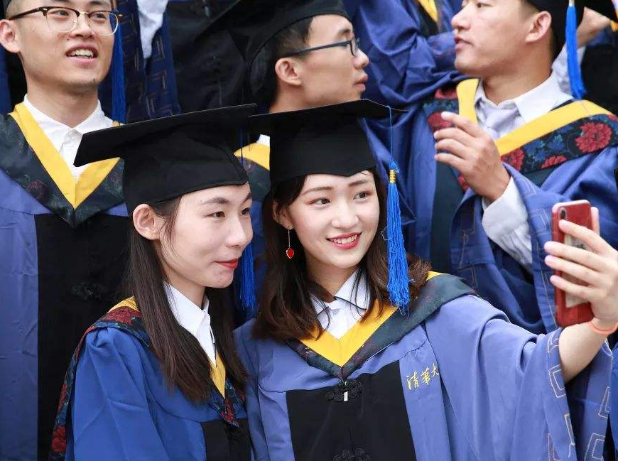 李靓蕾|?李靓蕾真正学历被扒，长相和实力媲美王力宏，铁腕母亲很强势