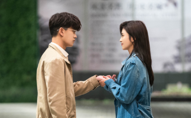 一生一世|《一生一世》开播，男主任嘉伦却遭到吐槽，能不能学学隔壁与于途